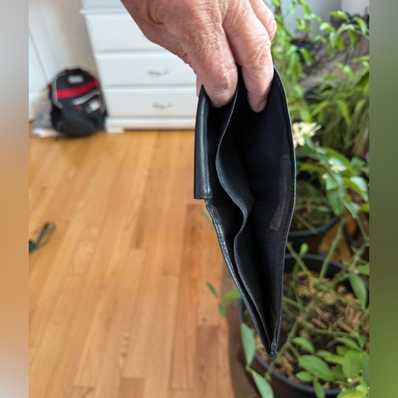 Black Leather Bifold Mens Wallet ~ Super Soft and Thin - Picture 3 of 8